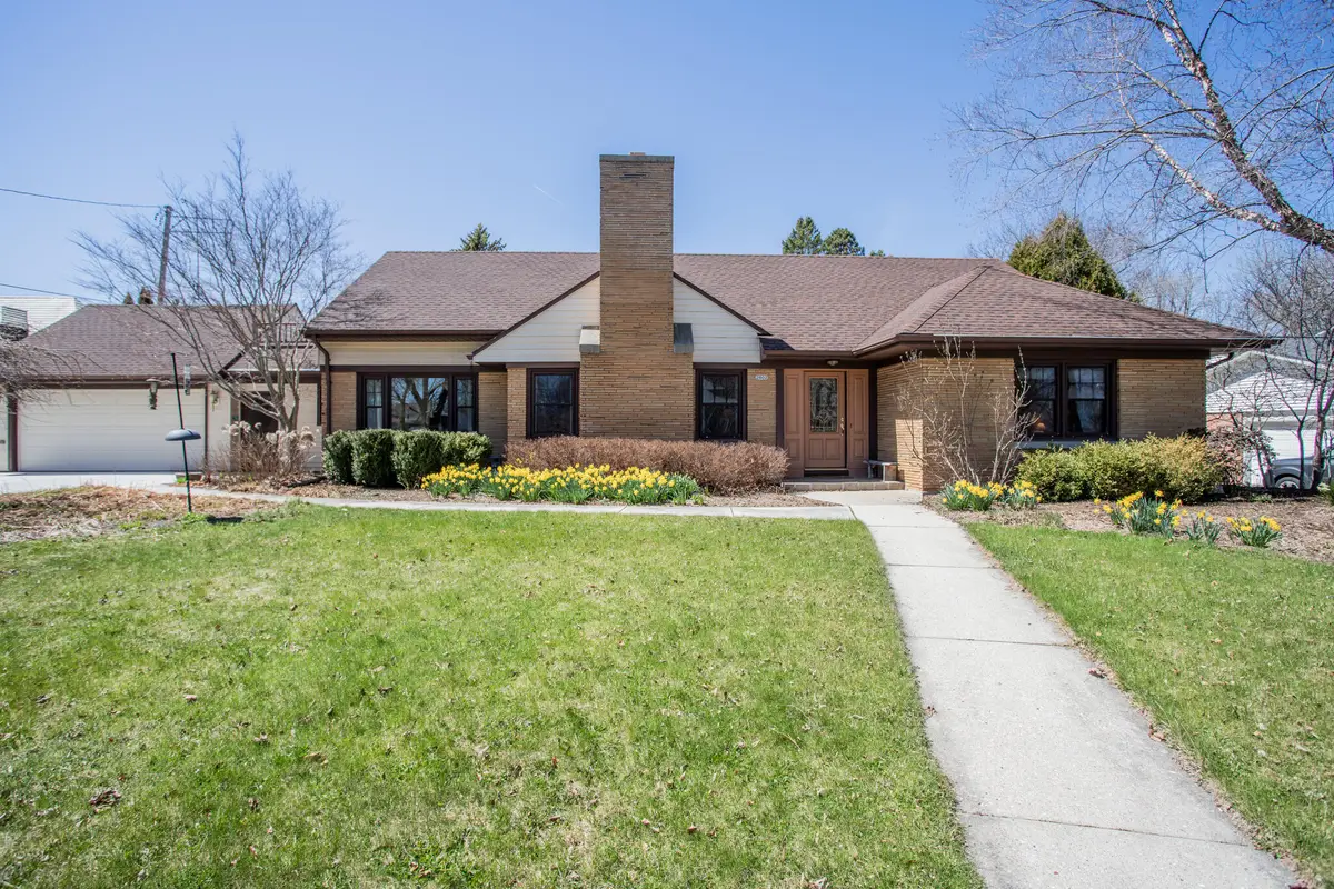 2802 N 6th St, Sheboygan, WI 53083 - #1