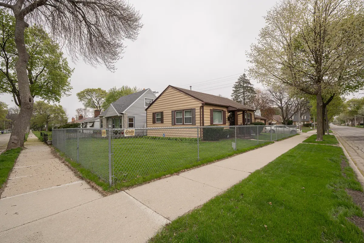 4222 W Hope Ave, Milwaukee, WI 53216 - #1