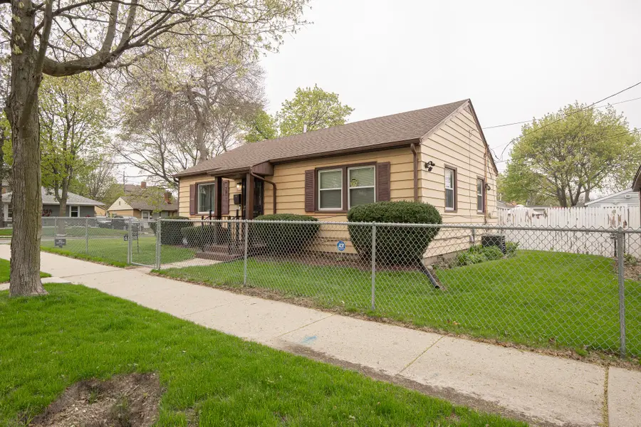4222 W Hope Ave, Milwaukee, WI 53216 - #2