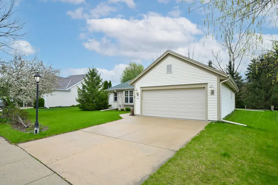 2935 Stillwater Cir, Waukesha, WI 53189 - #2
