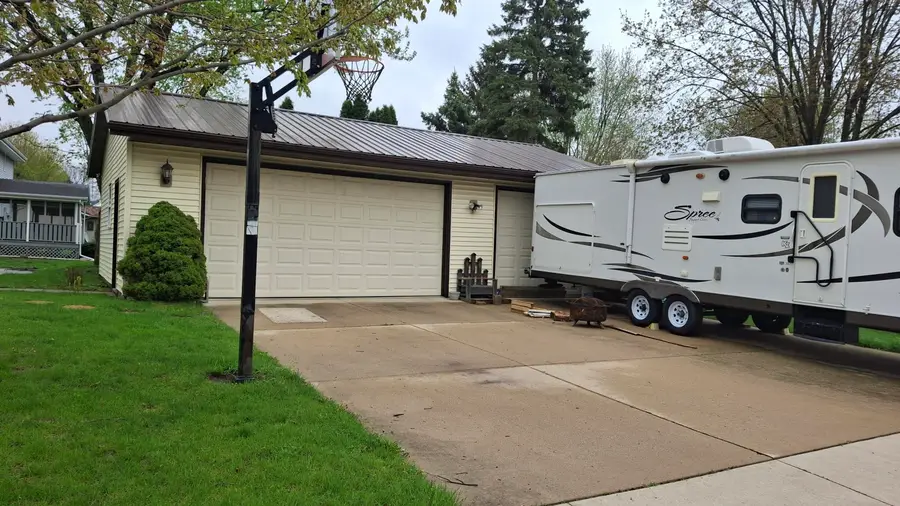 221 Robert St, Watertown, WI 53098 - #2
