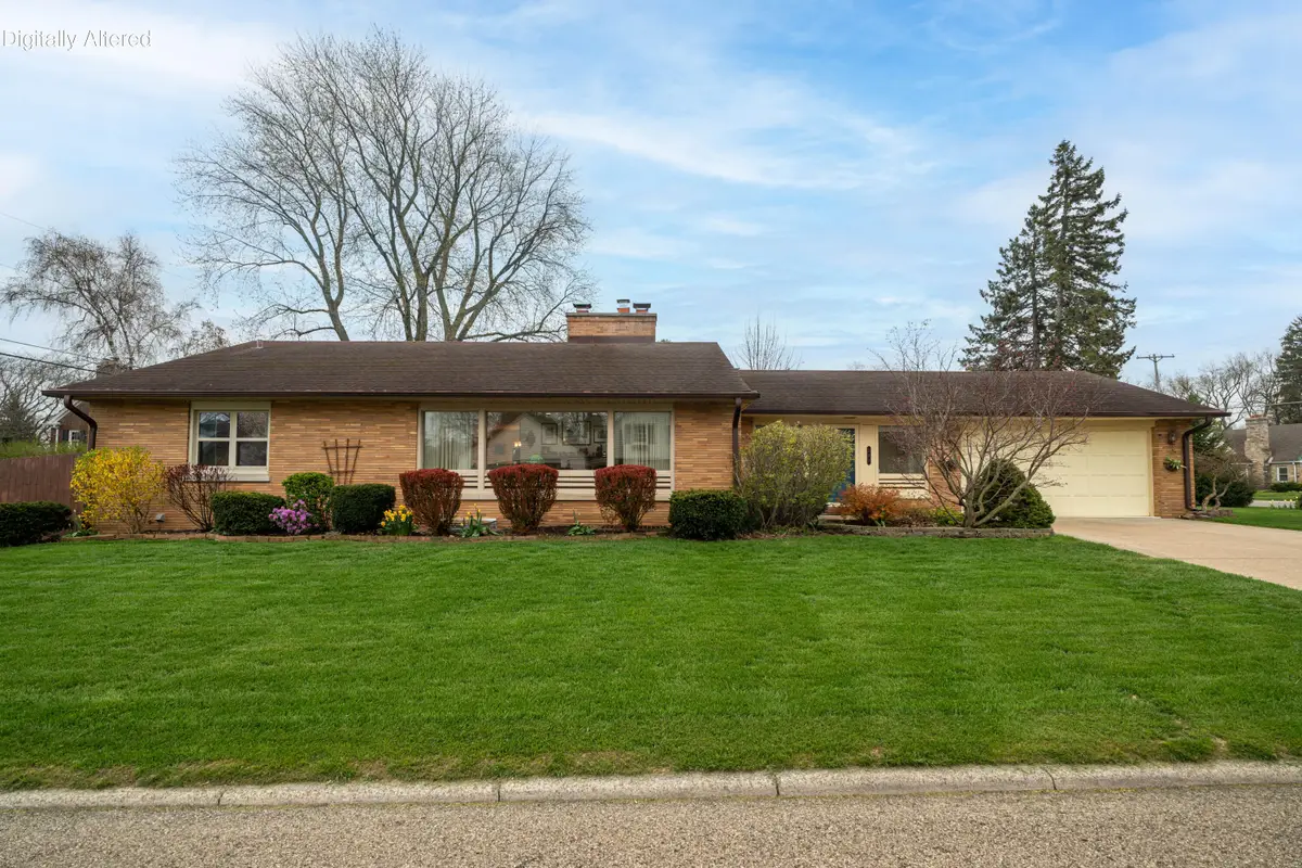 321 Lakecrest Dr, Racine, WI 53402 - #1