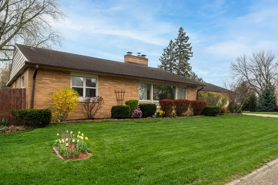 321 Lakecrest Dr, Racine, WI 53402 - #2