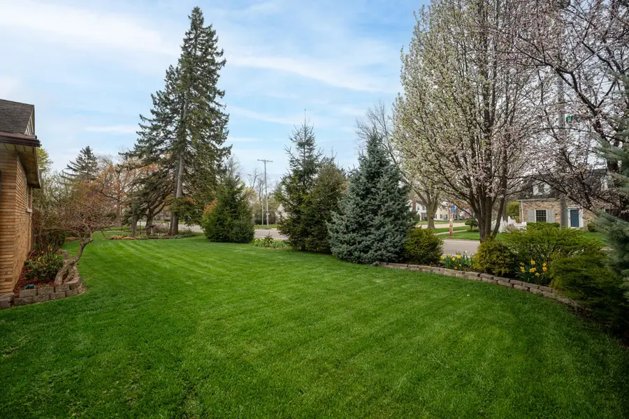 321 Lakecrest Dr, Racine, WI 53402 - #3