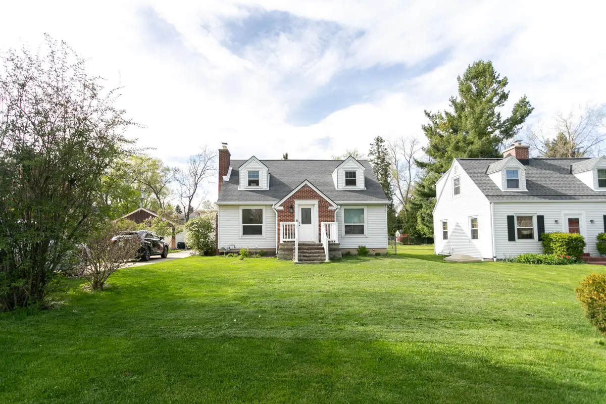 10540 W Spring Green Rd, Greenfield, WI 53228 - #1