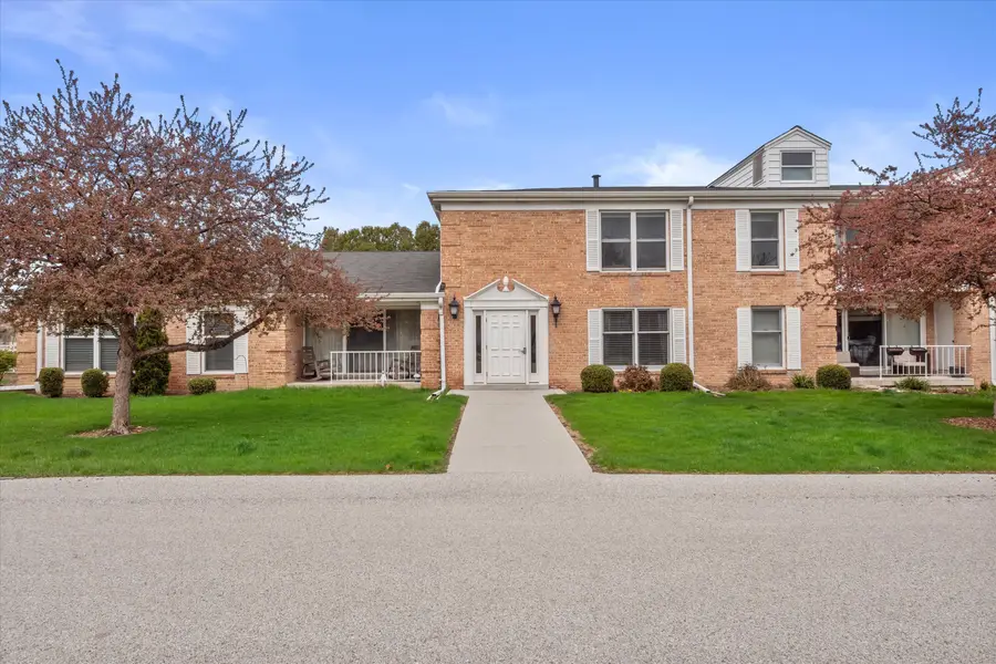 940 W Heritage Ct, Mequon, WI 53092 - #2