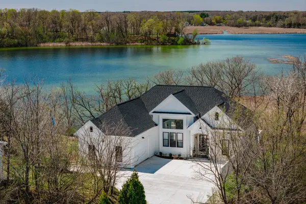 1835 N Davies Dr, Summit, WI 53066