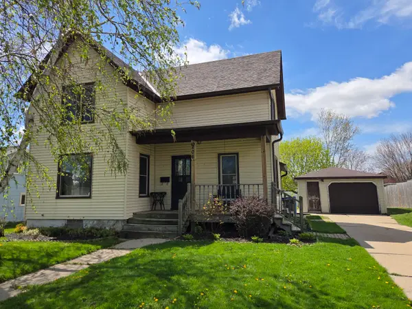 206 S Montgomery St, Watertown, WI 53094