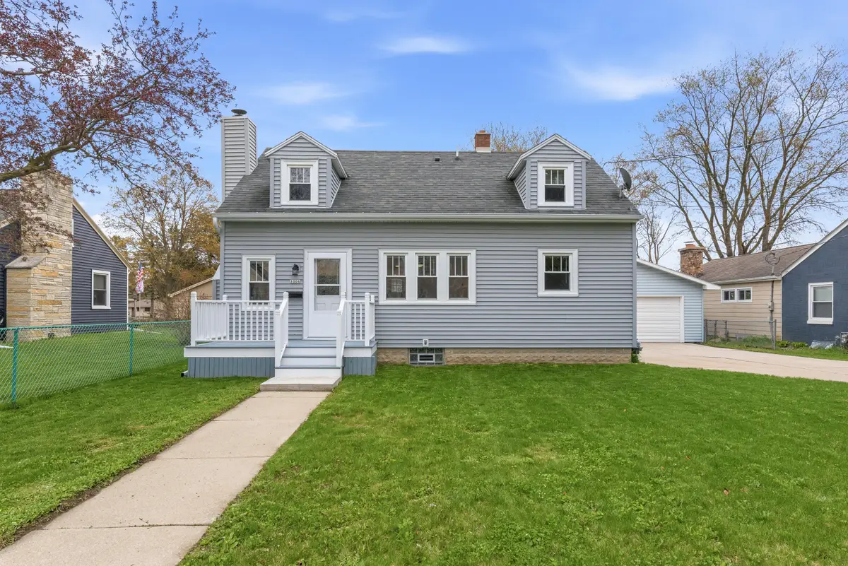 1006 13th Ave, Grafton, WI 53024 - #1