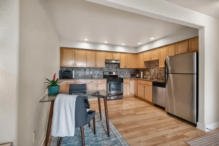2121 N Cambridge Ave, Milwaukee, WI 53202 - #2