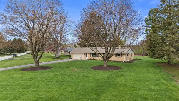 4028 Woodview Dr, Richfield, WI 53033