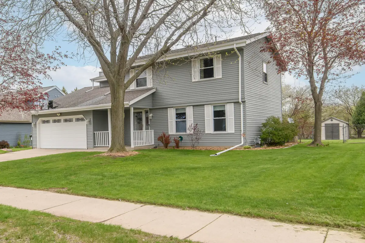 8160 S Wildwood Dr, Oak Creek, WI 53154 - #1