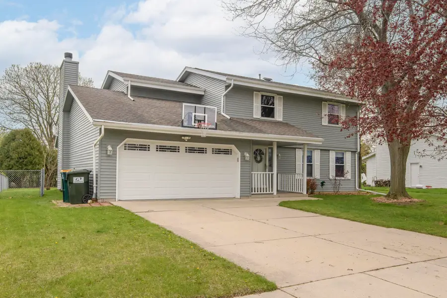 8160 S Wildwood Dr, Oak Creek, WI 53154 - #2