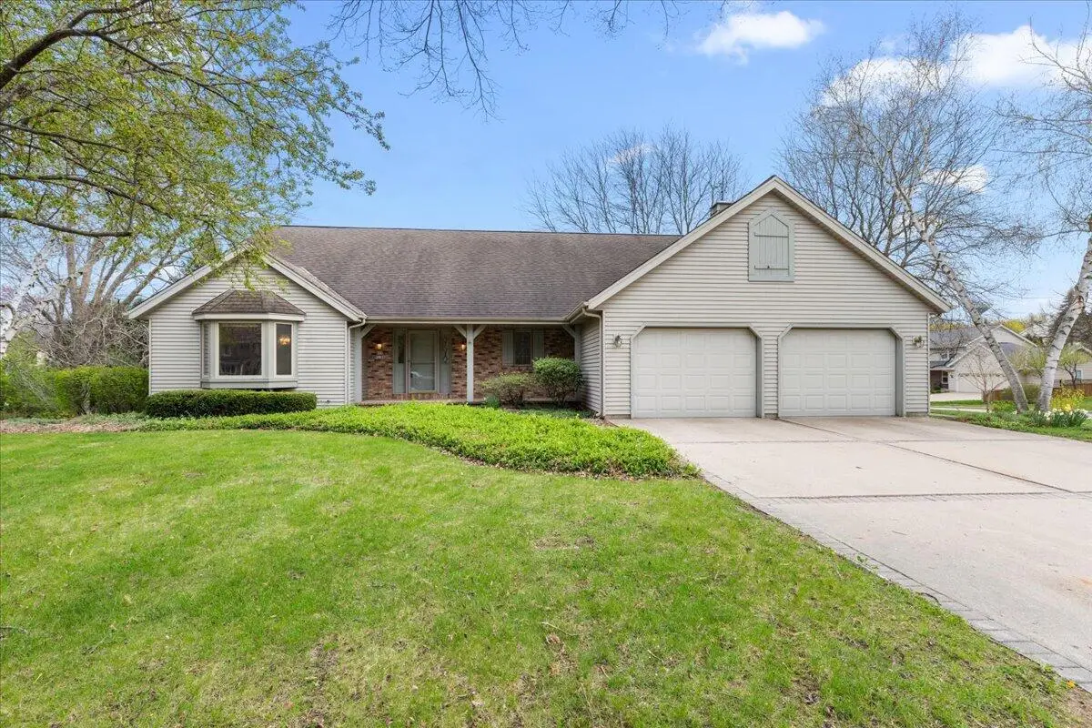 N95W7155 Coventry Ct, Cedarburg, WI 53012 - #1