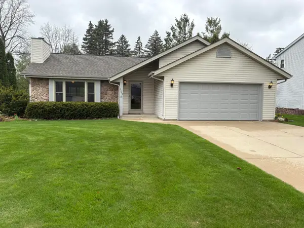 7369 S Hillendale Dr, Franklin, WI 53132
