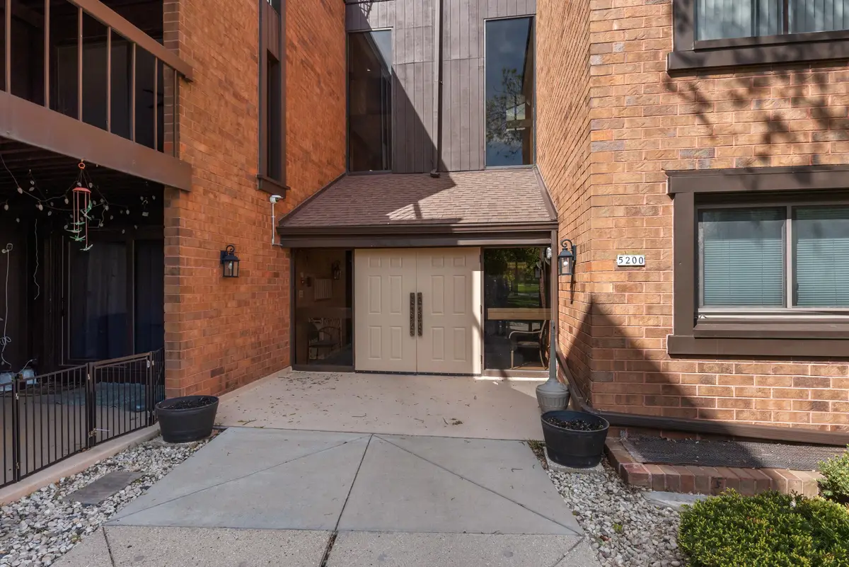 5200 S Tuckaway Blvd, Greenfield, WI 53221 - #1