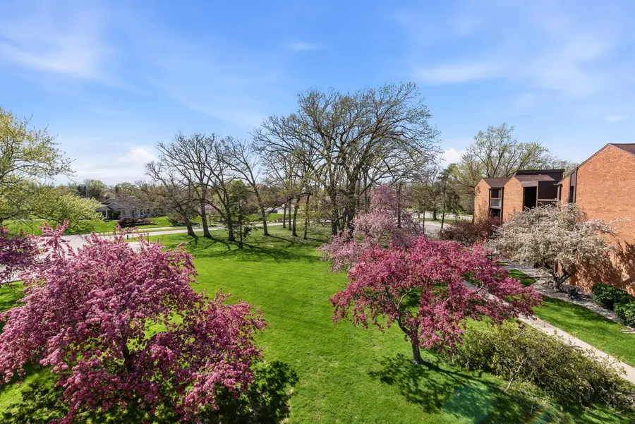 5200 S Tuckaway Blvd, Greenfield, WI 53221 - #3