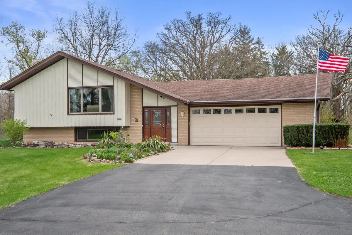 10456 S 92nd St, Franklin, WI 53132 - #1