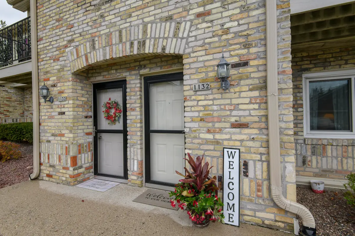 1132 W Baldwin Ct, Mequon, WI 53092 - #1