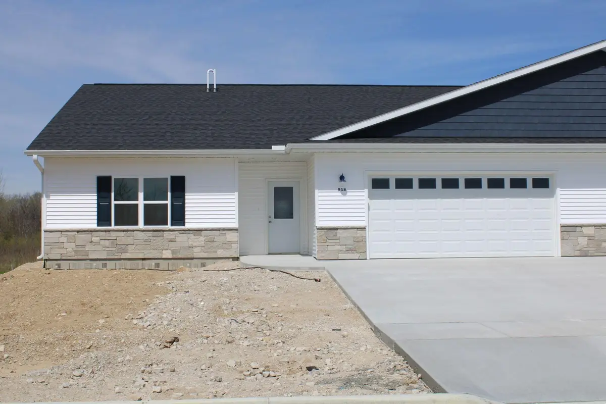 918 Drumlin Dr, Kewaskum, WI 53040 - #1