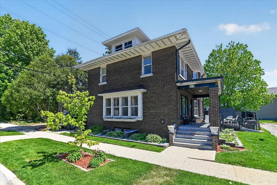 217 S Fourth St, Stoughton, WI 53589 - #2