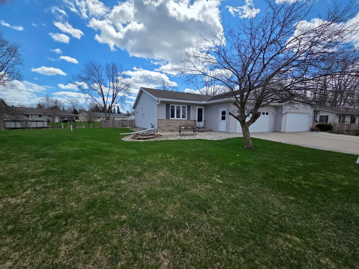 2209 Virginia Dr, Manitowoc, WI 54220 - #1