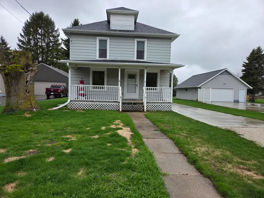 713 Forest Home Dr, Francis Creek, WI 54220 - #2