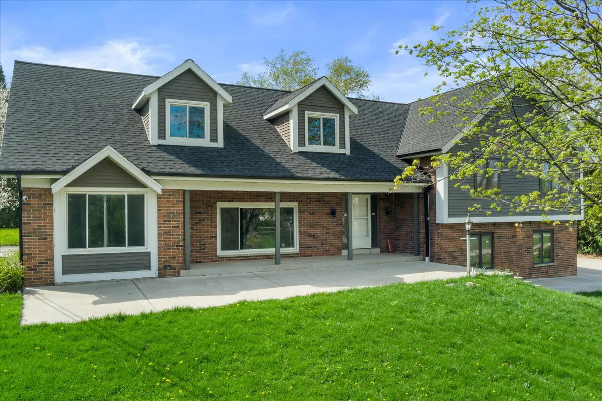 2003 S Valley Spring Dr, New Berlin, WI 53151 - #1