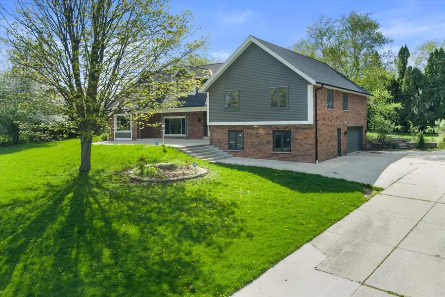 2003 S Valley Spring Dr, New Berlin, WI 53151 - #2