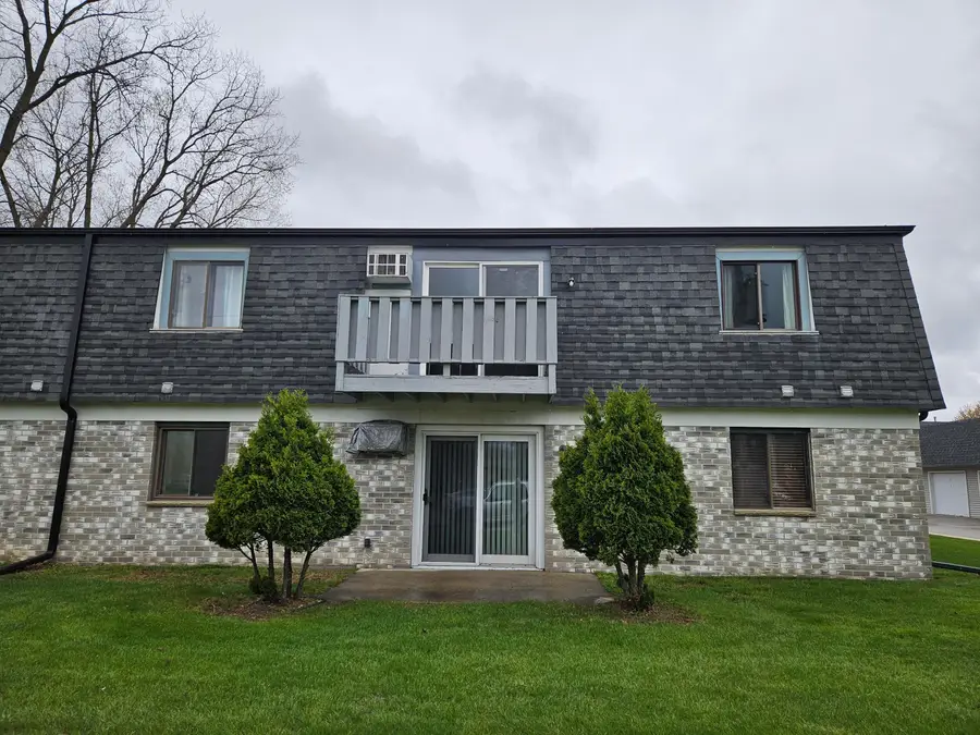 1712 Creek Rd, West Bend, WI 53090 - #3
