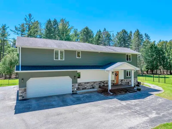 4939 Connemara Ct, Sheboygan, WI 53083