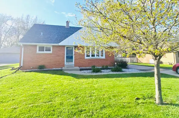 3800 Brooklawn Cir, South Milwaukee, WI 53172