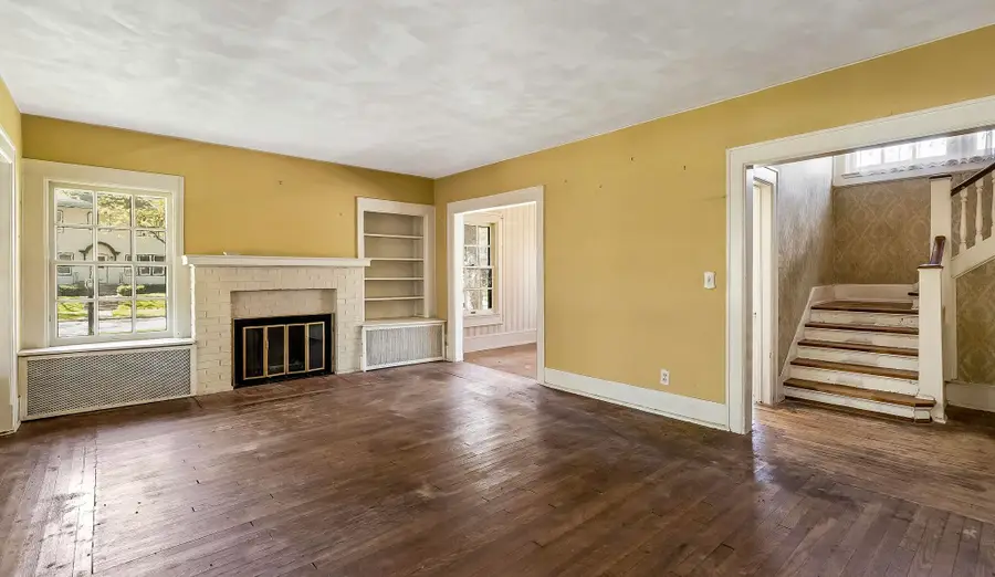 836 N 67th St, Wauwatosa, WI 53213 - #3