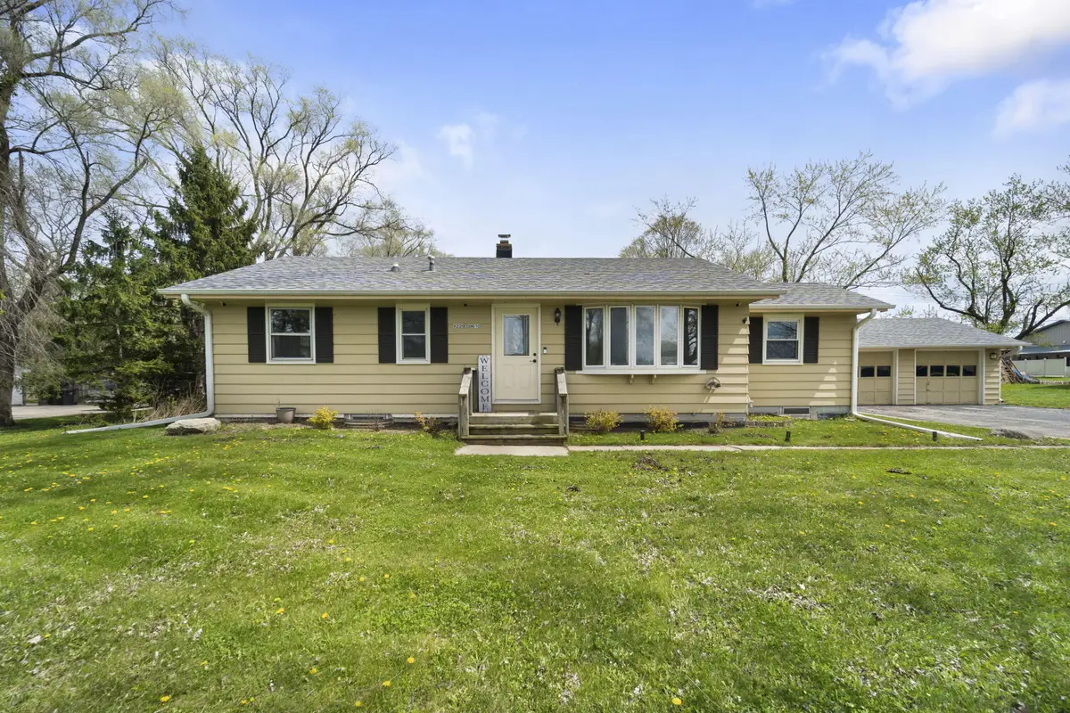 W229S8610 Big Bend Dr, Vernon, WI 53103 - #1