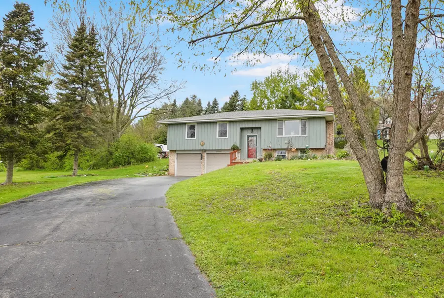 W293S3017 Ancestral Dr, Genesee, WI 53188 - #2