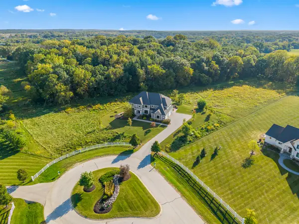 W339S271 Foxtail Ct, Delafield, WI 53066