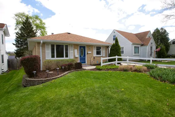 1326 S 122nd St, West Allis, WI 53214