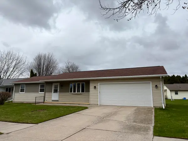 1206 E Cedar Ave, Manitowoc, WI 54220