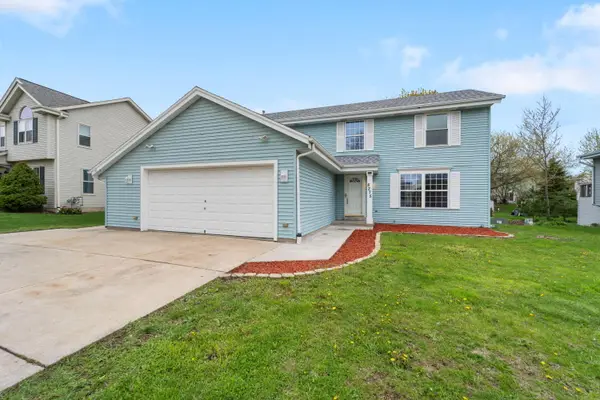 8275 S Park View Ct, Oak Creek, WI 53154