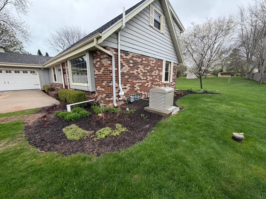 1701 W River Forest Dr, Mequon, WI 53092 - #2