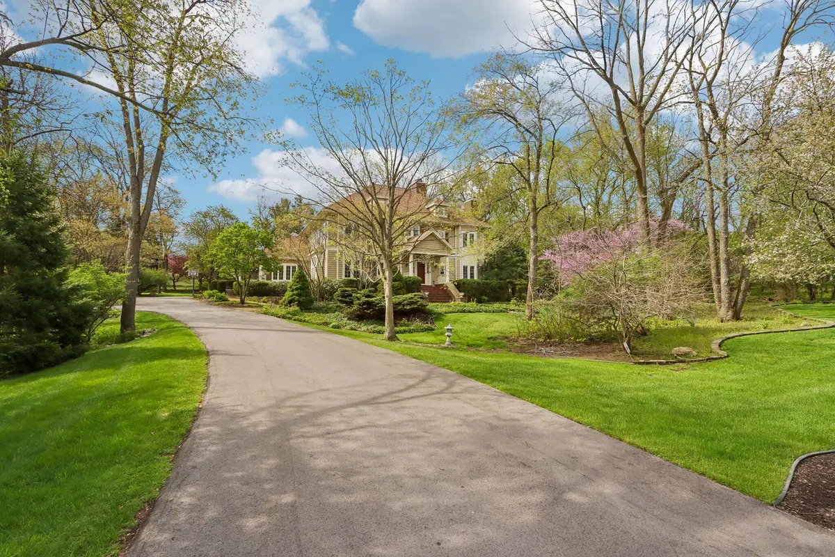 N29W30593 Foxwood Dr, Delafield, WI 53072 - #1