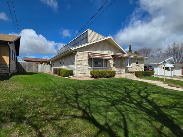 1212 S 35th St, Manitowoc, WI 54220