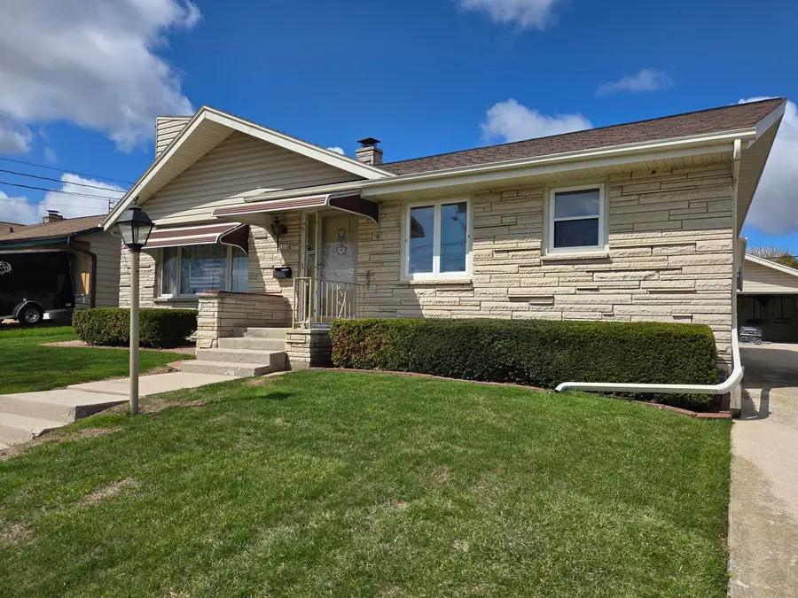 1212 S 35th St, Manitowoc, WI 54220 - #3