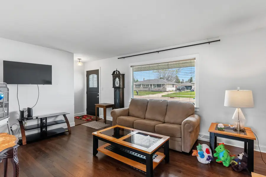 1566 Scott Rd, Port Washington, WI 53074 - #2