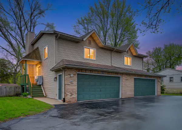 1424 S River Rd, New Berlin, WI 53151
