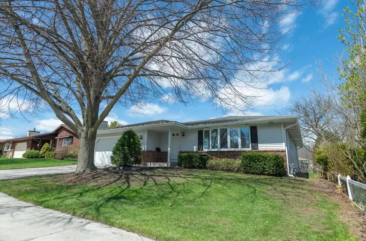 1816 Camelot Blvd, Sheboygan, WI 53081 - #1