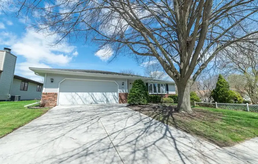 1816 Camelot Blvd, Sheboygan, WI 53081 - #2