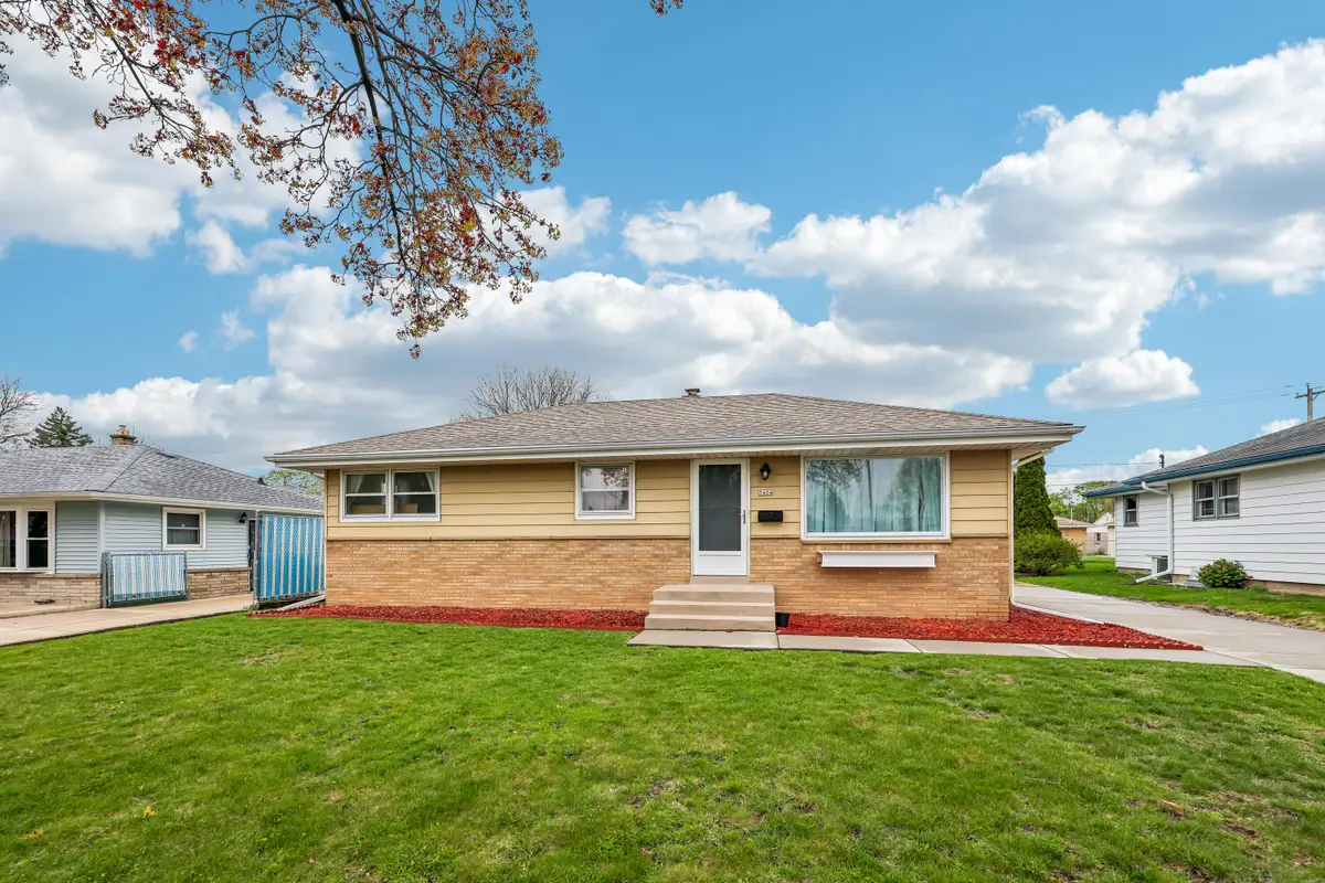 3404 S 73rd St, Milwaukee, WI 53219 - #1