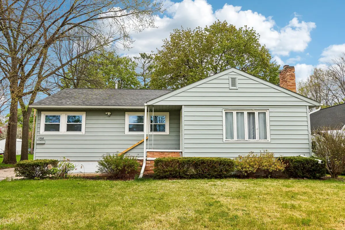 1208 Barnes St, Delavan, WI 53115 - #1