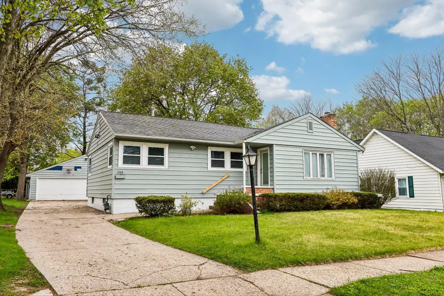 1208 Barnes St, Delavan, WI 53115 - #3